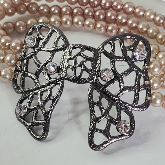 Triple Strand Pearl Bracelet with Gunmetal Bow - Picture 3 of 9